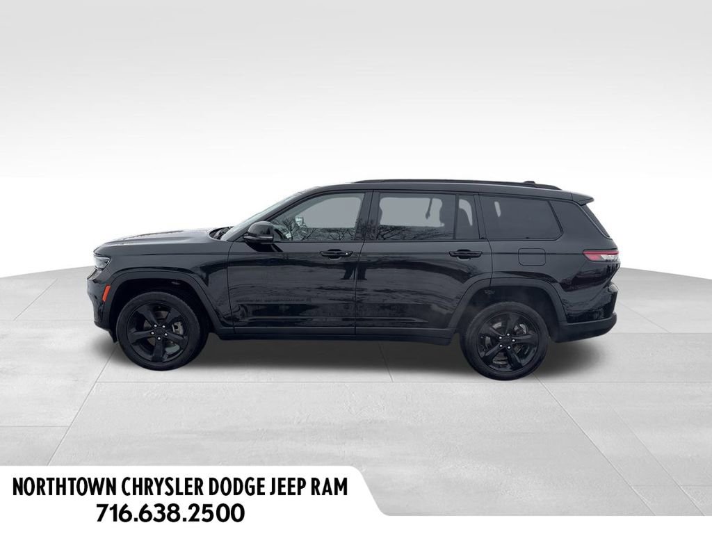 Used 2023 Jeep Grand Cherokee L Laredo image 2