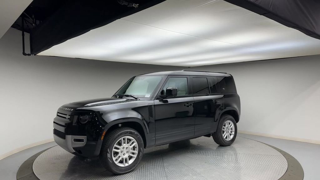 Certified 2024 Land Rover Defender 110 S AWD/4WD image 4