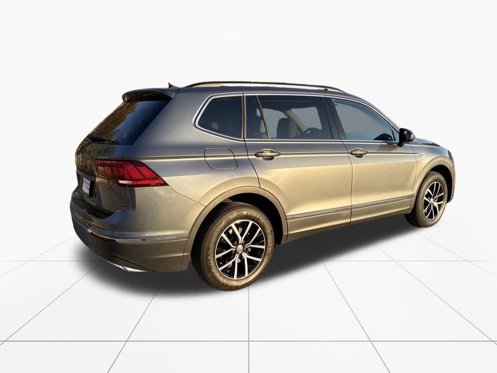 Used 2021 Volkswagen Tiguan SE w/ Panoramic Sunroof Package image 10