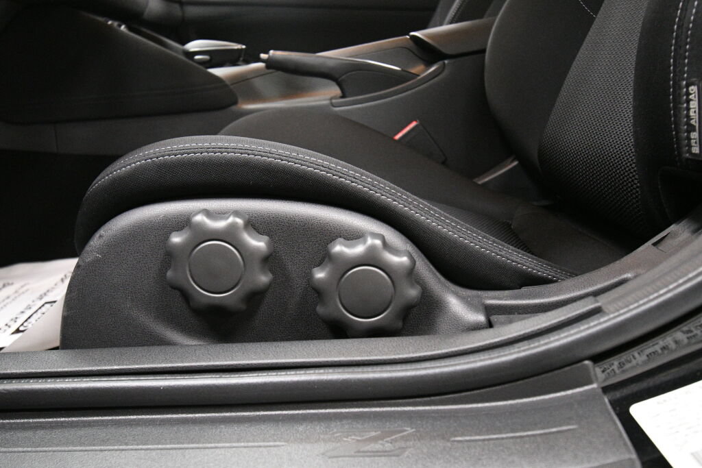 Used 2025 Nissan Z Sport w/ Floor Mat Package RWD image 11