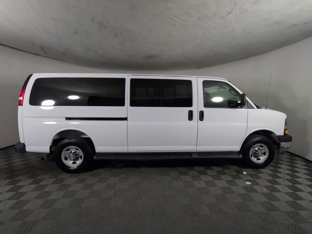 Certified 2025 Chevrolet Express 3500 LT w/ LT Preferred Equipment Group RWD image 4