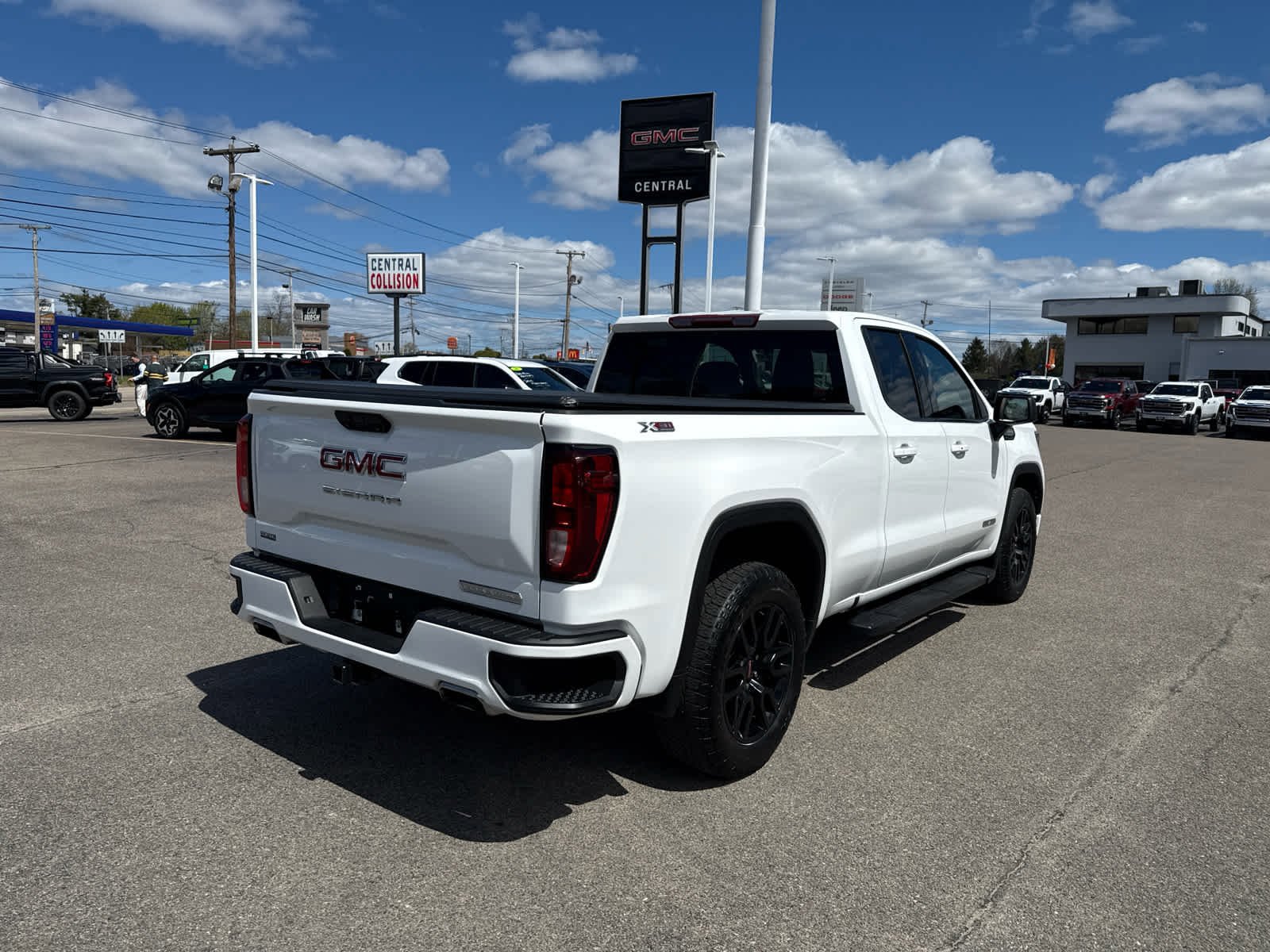 Used 2023 GMC Sierra 1500 Elevation AWD/4WD image 5