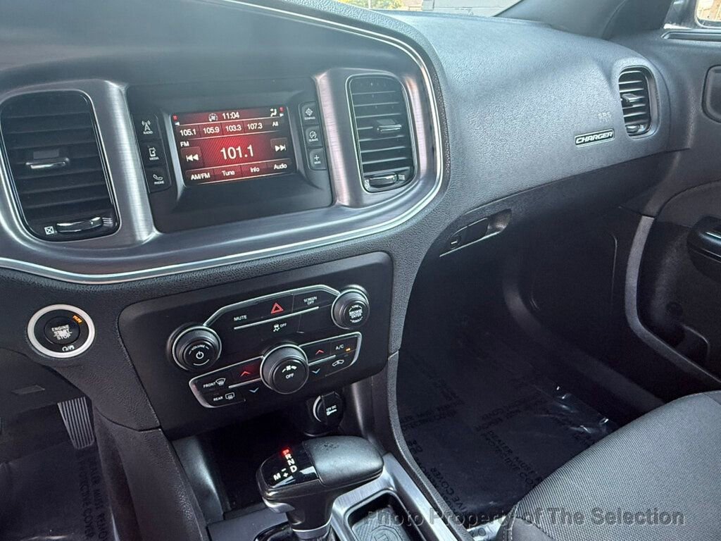 Used 2017 Dodge Charger SE w/ Blacktop Package image 27