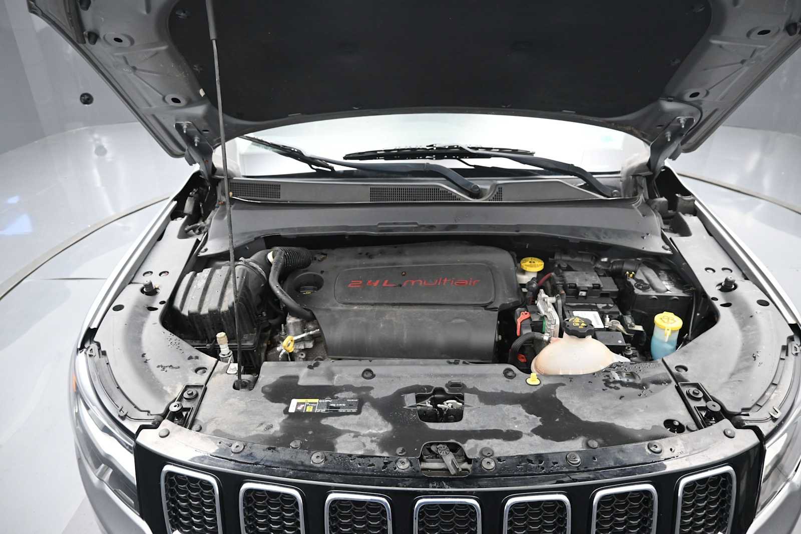 Used 2018 Jeep Compass Latitude w/ Popular Equipment Group AWD/4WD image 39