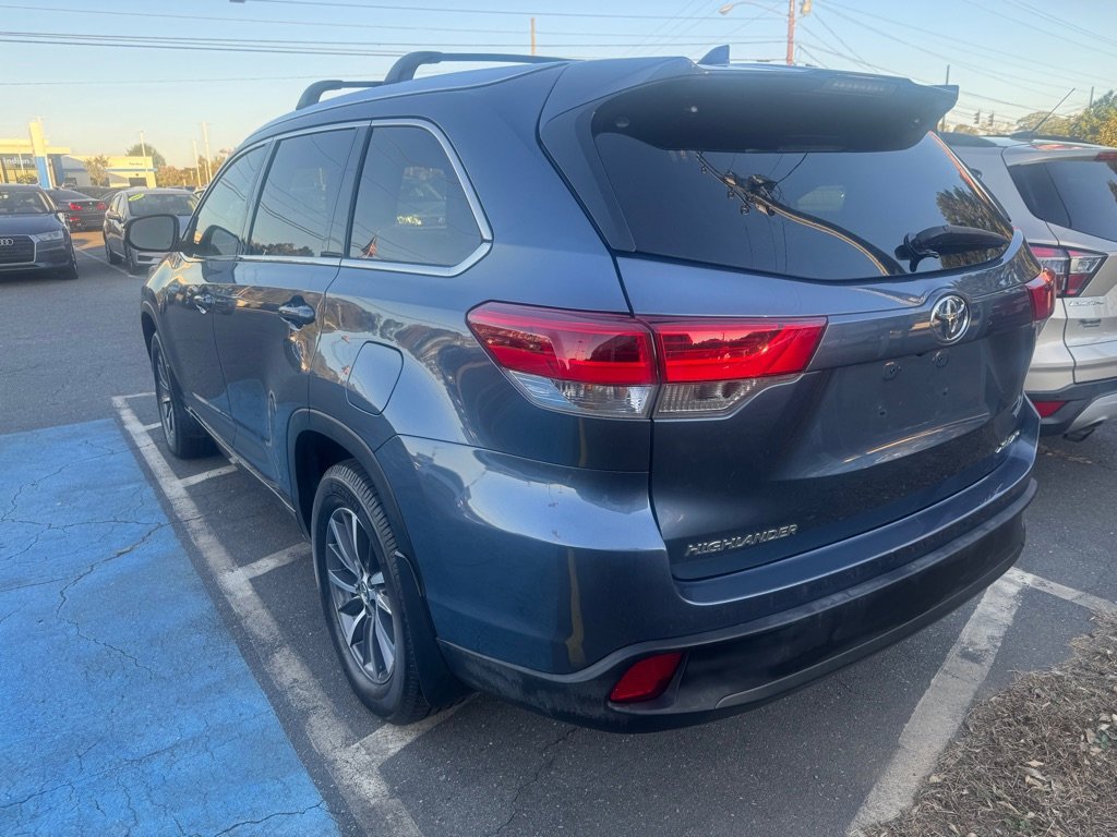 Used 2018 Toyota Highlander SE image 6