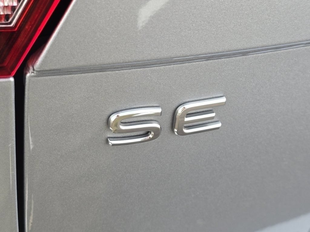 Used 2023 Volkswagen Tiguan SE AWD/4WD image 29