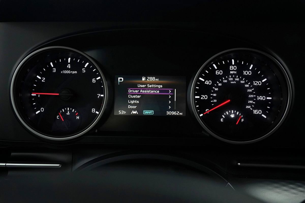 Used 2024 Kia Carnival LX FWD image 26