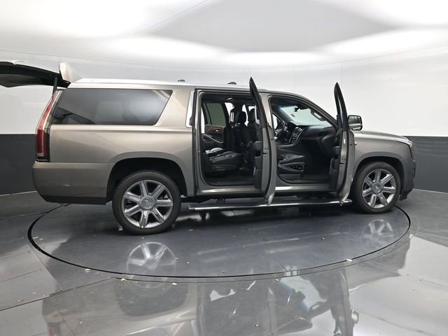 Used 2018 Cadillac Escalade ESV Premium Luxury image 63