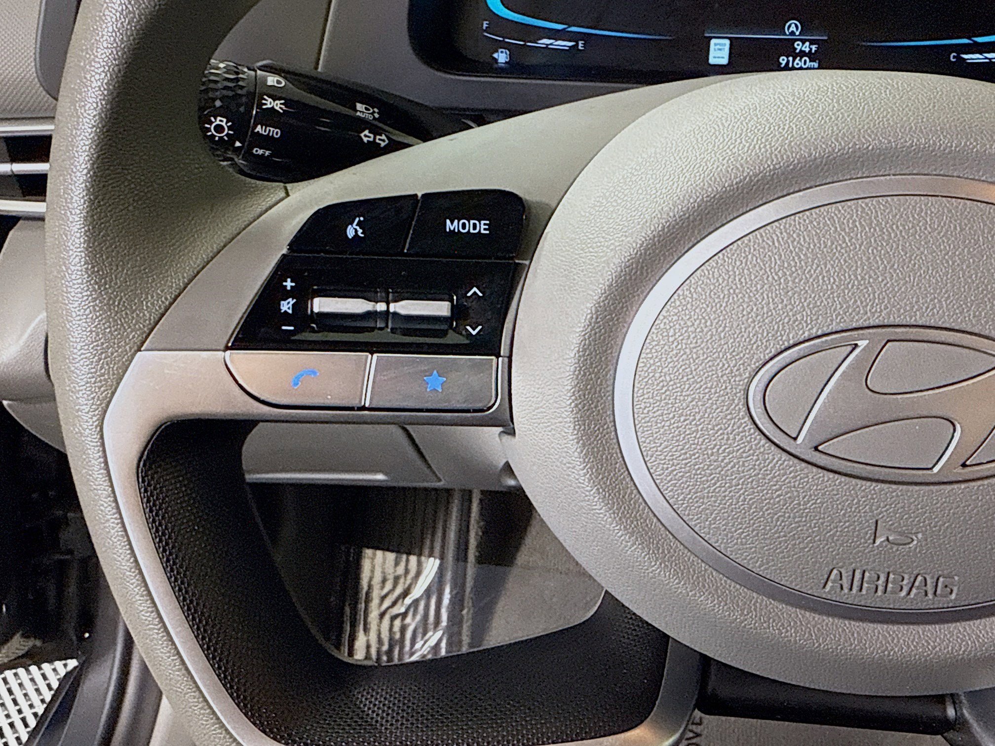 Used 2025 Hyundai Elantra SE image 14