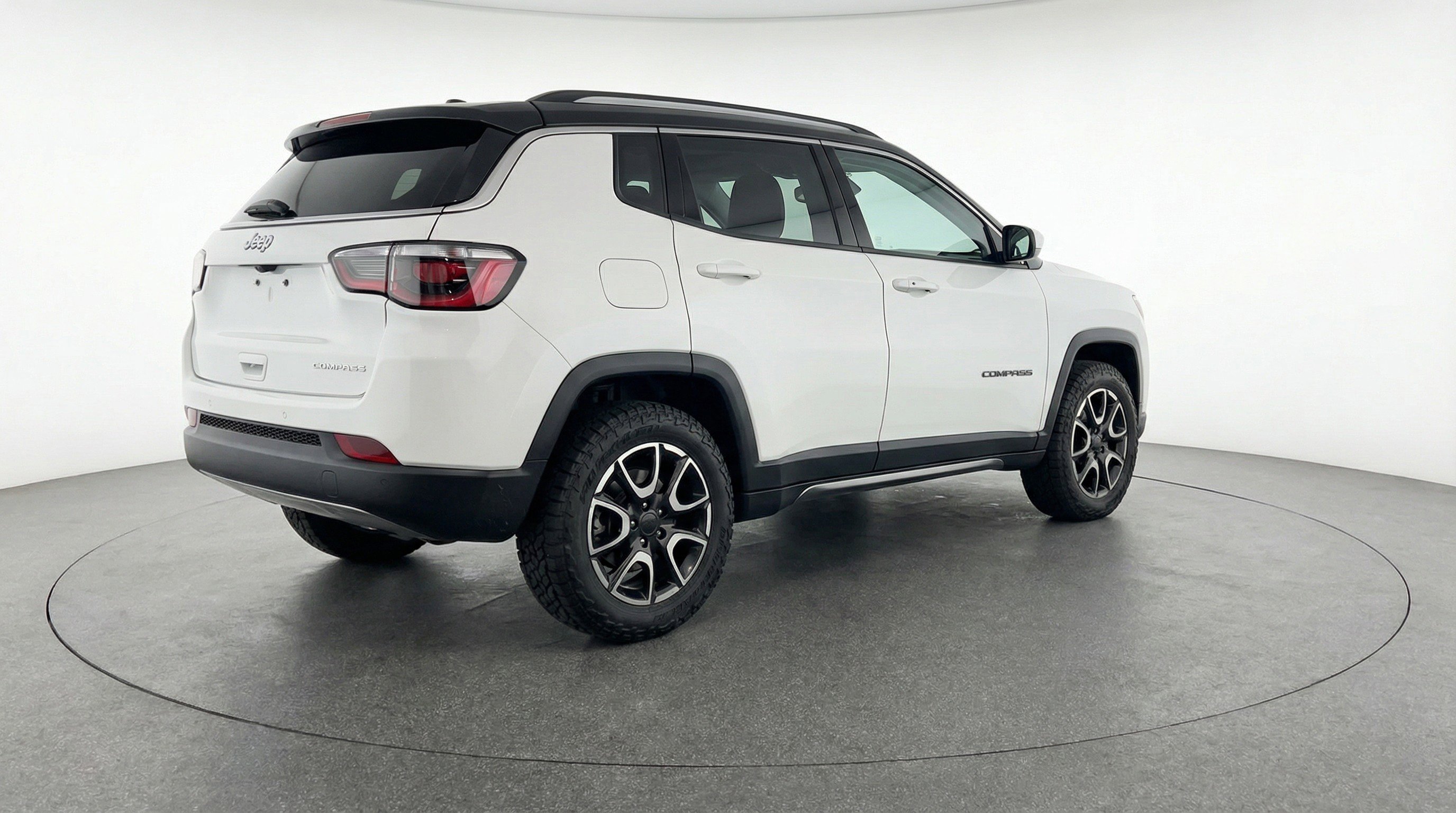 Used 2025 Jeep Compass Trailhawk image 9