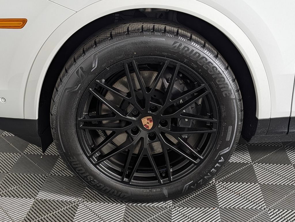 New 2026 Porsche Cayenne Coupe AWD/4WD image 11