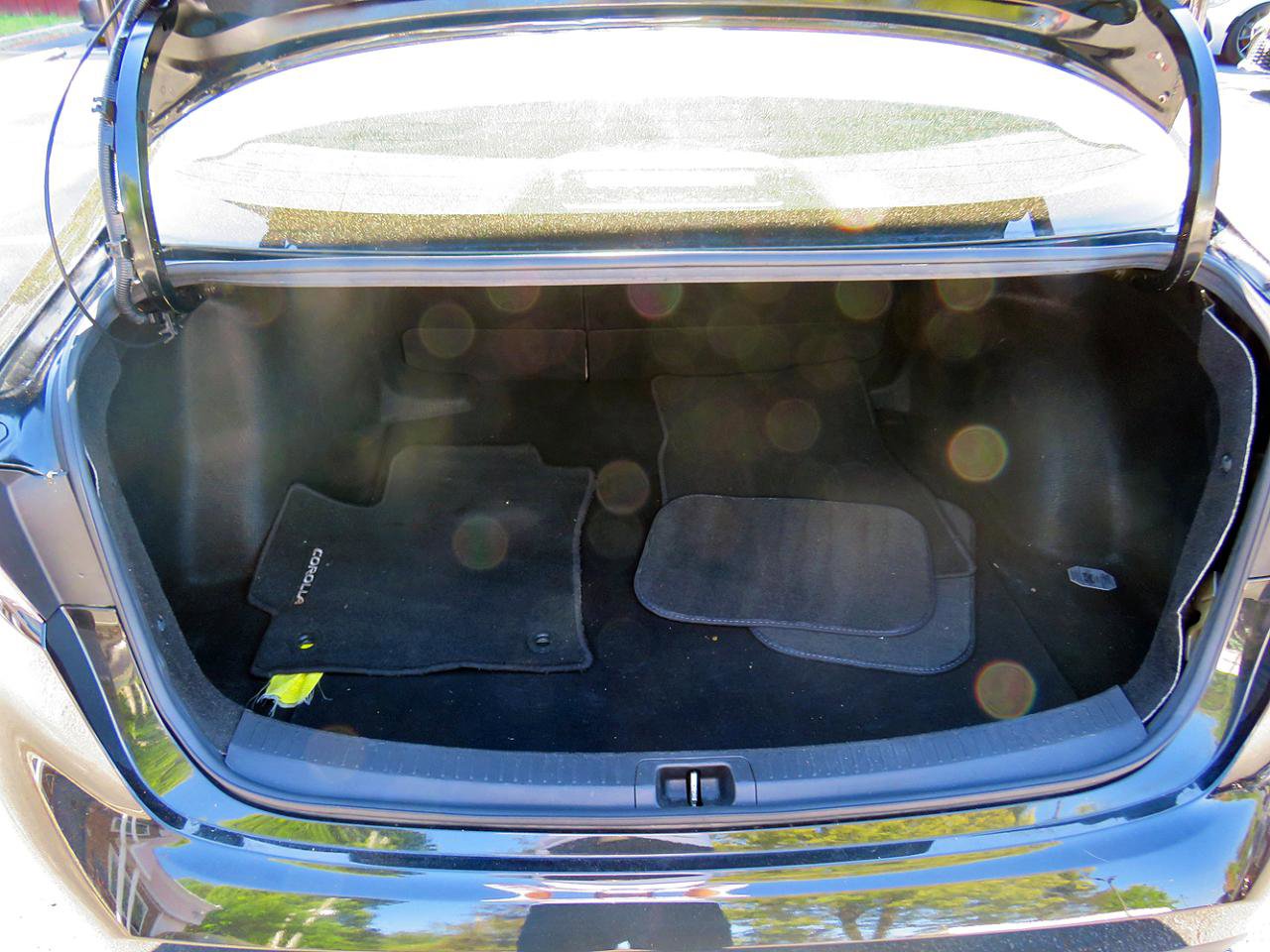Used 2021 Toyota Corolla LE FWD image 16
