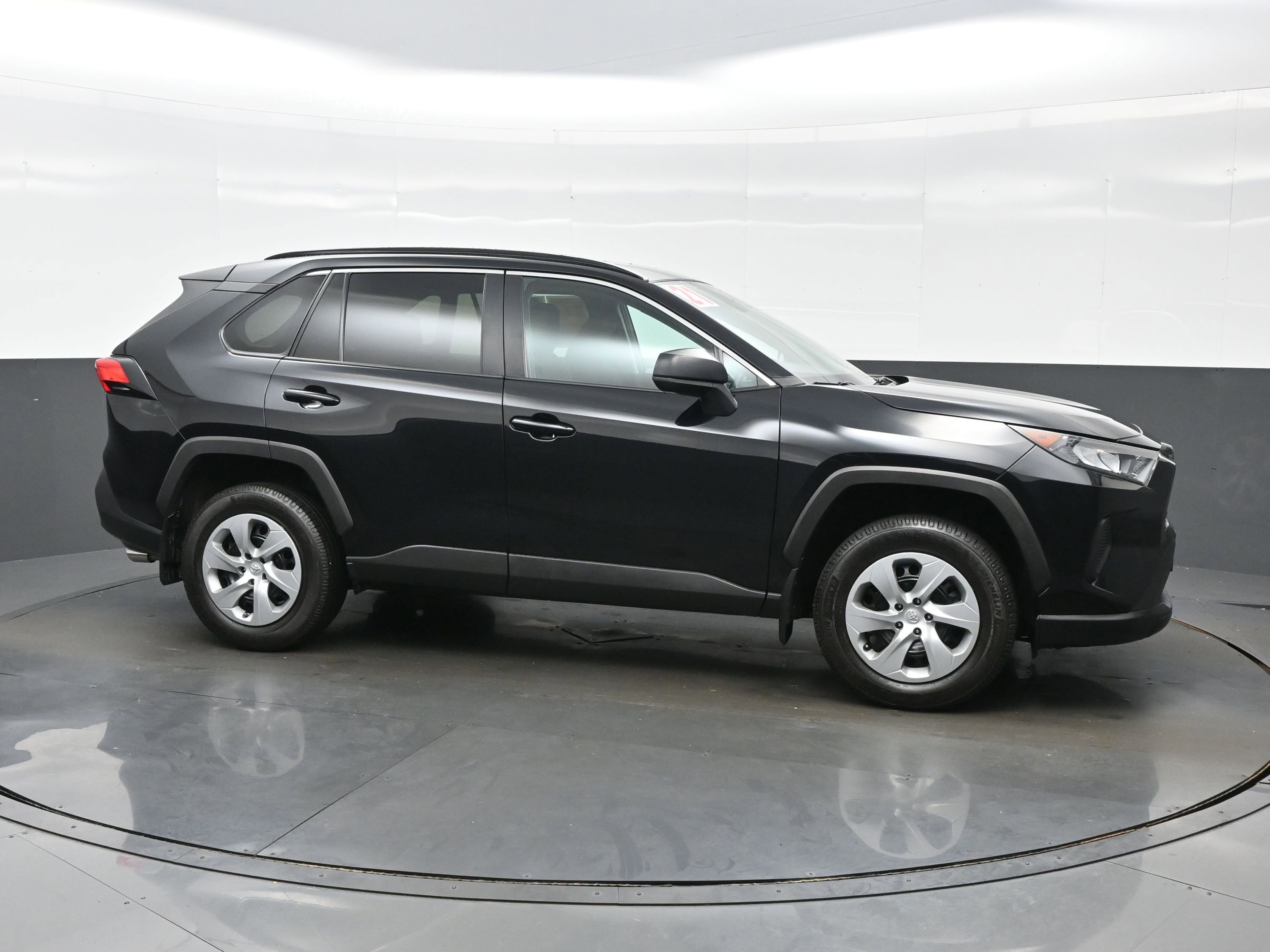 Used 2021 Toyota RAV4 LE AWD/4WD image 7