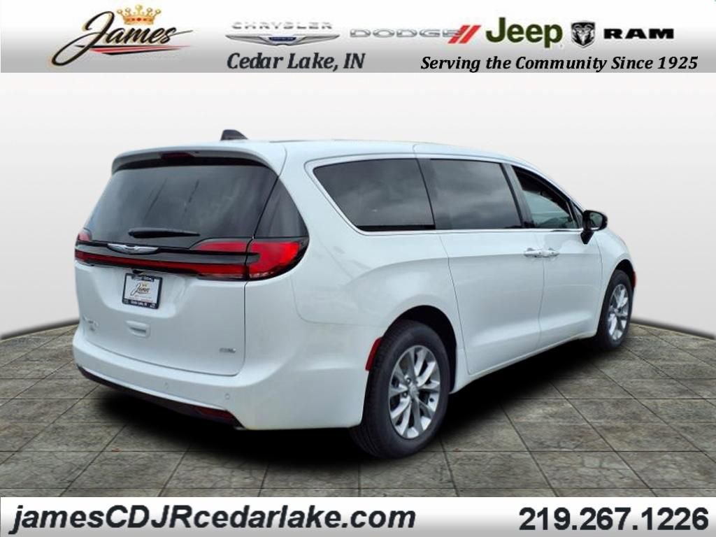 New 2026 Chrysler Pacifica Select image 4