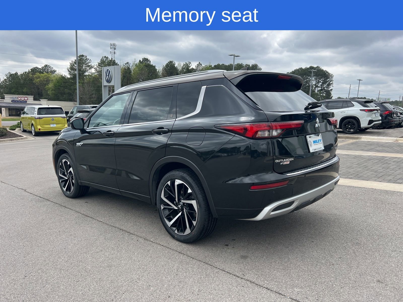 Used 2023 Mitsubishi Outlander SEL 40th Anniversary AWD/4WD image 9