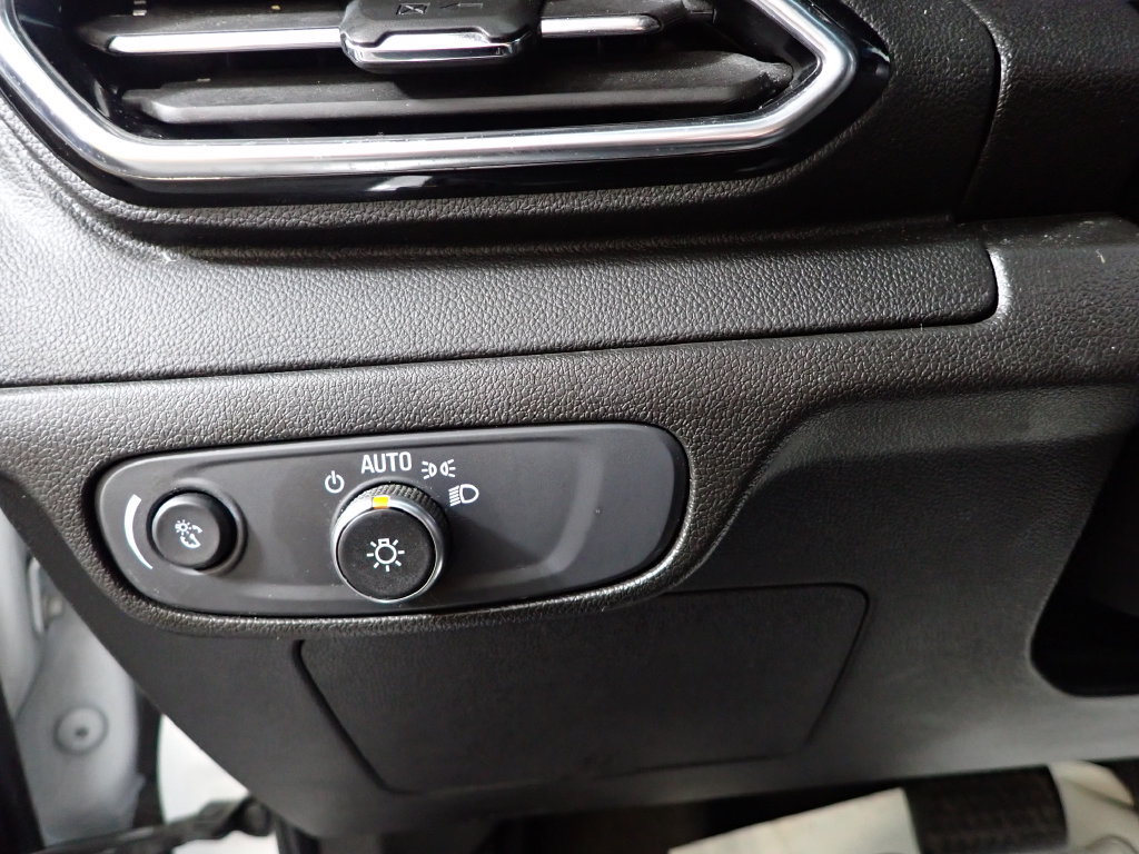 Used 2022 Chevrolet Bolt LT w/ Infotainment Package FWD image 26