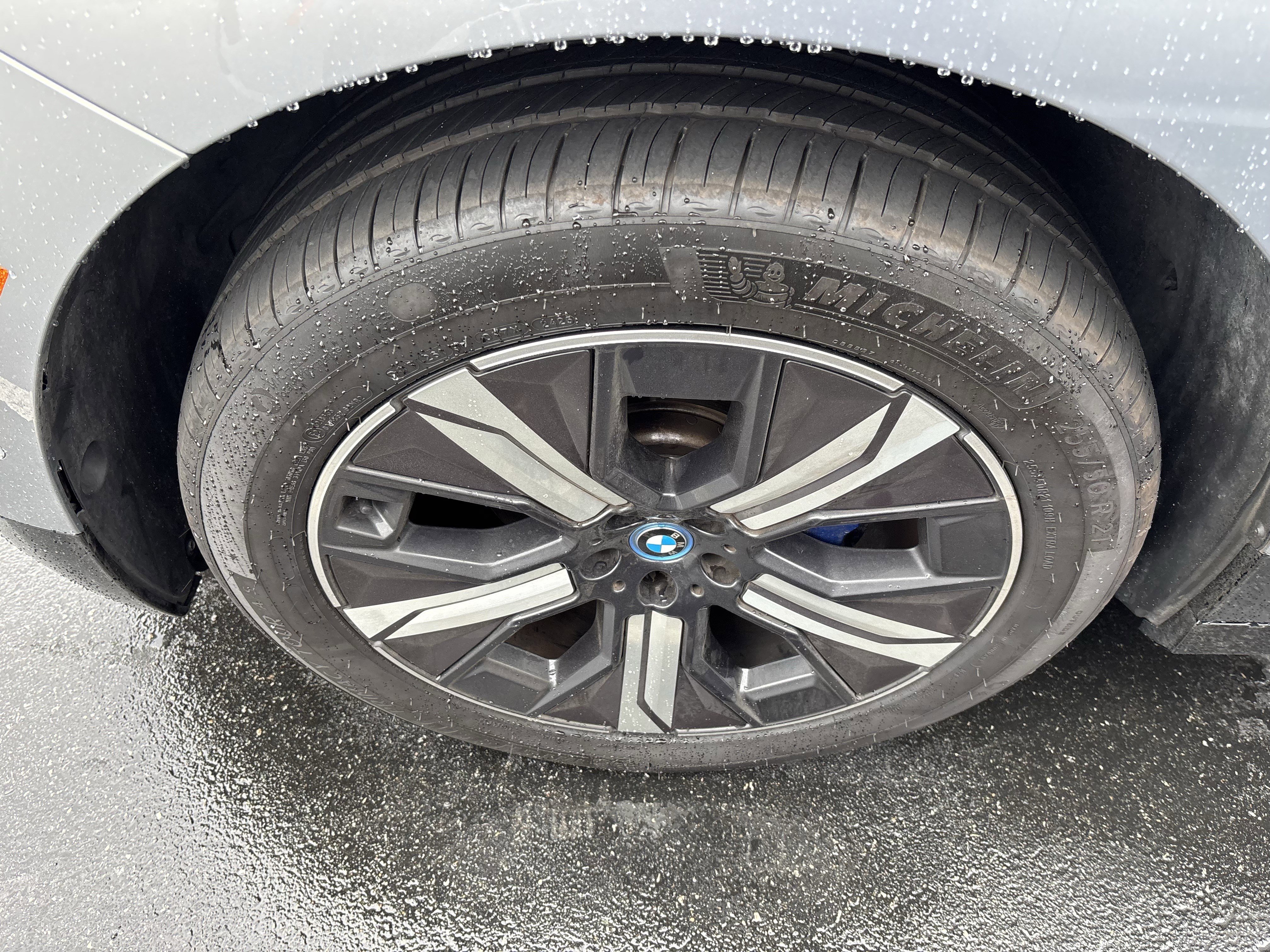 Certified 2024 BMW iX xDrive50 w/ Premium Package AWD/4WD image 30