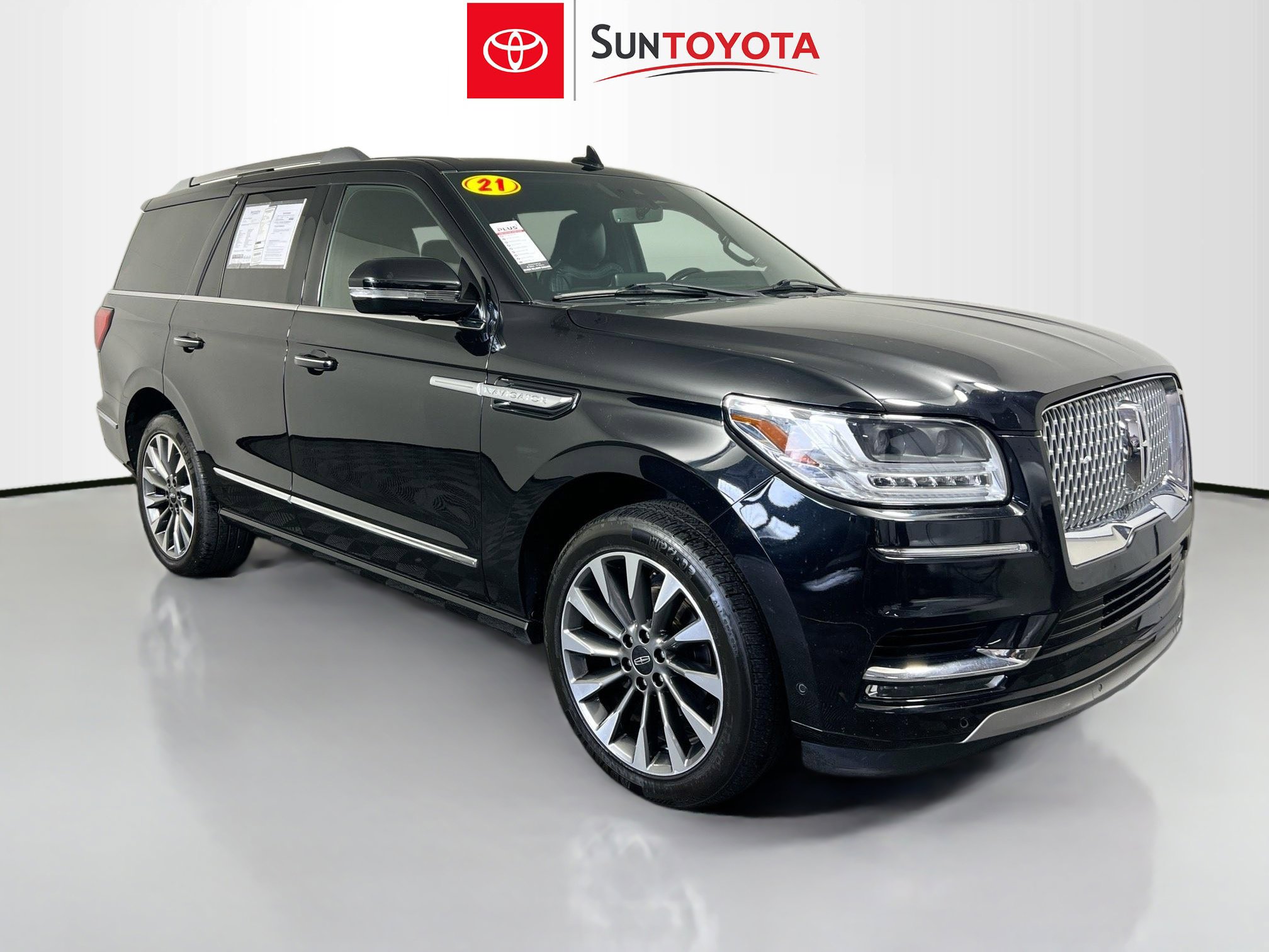 Used 2021 Lincoln Navigator Reserve image 1