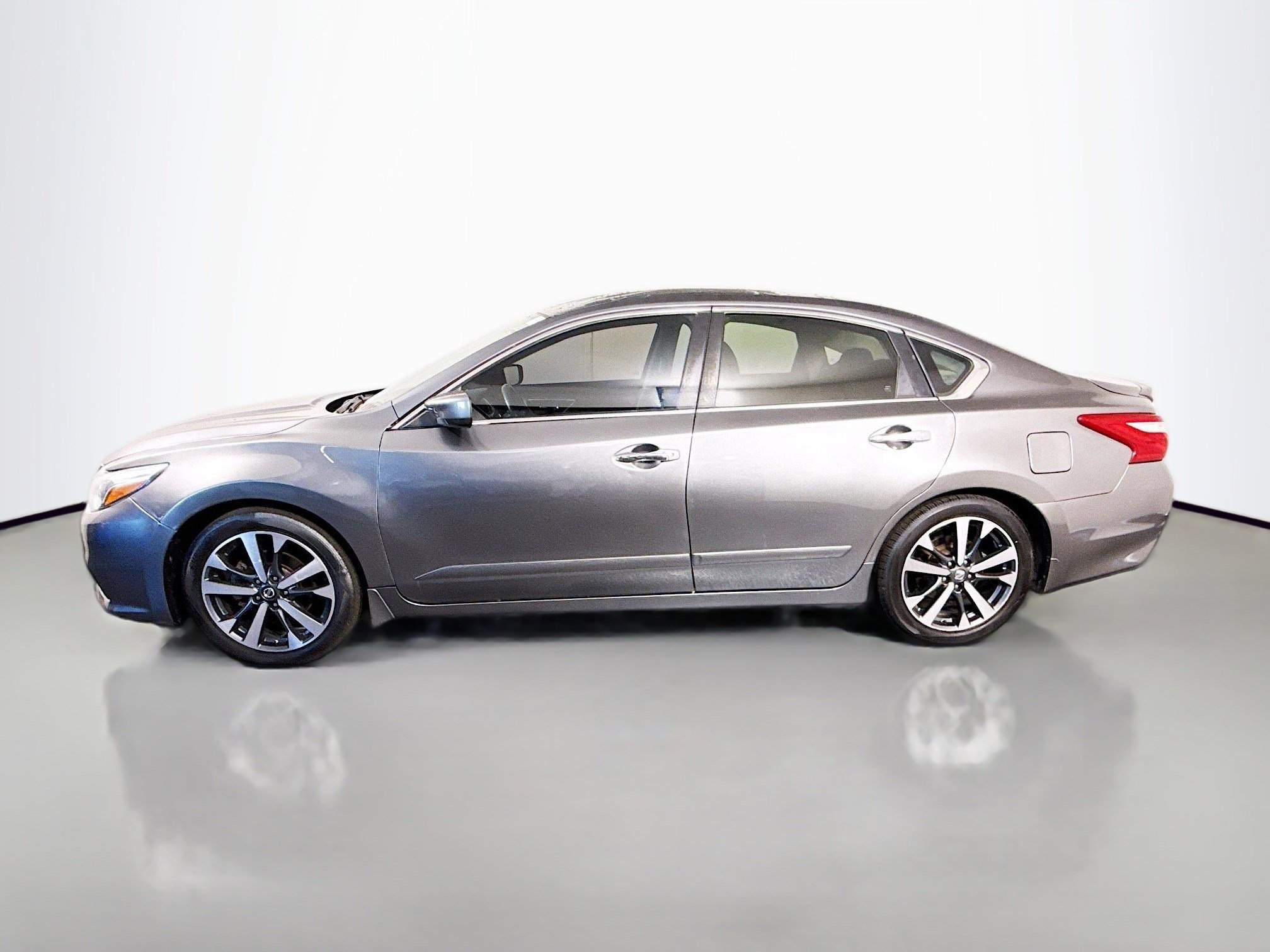 Used 2017 Nissan Altima 2.5 SR image 6