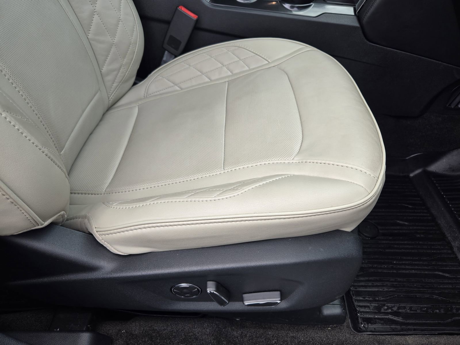 Used 2018 Ford Explorer Platinum image 22