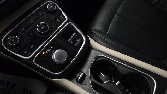 Used 2015 Chrysler 200 Limited w/ Convenience Group FWD image 19
