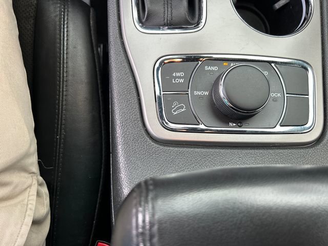 Used 2022 Jeep Grand Cherokee Laredo X image 21