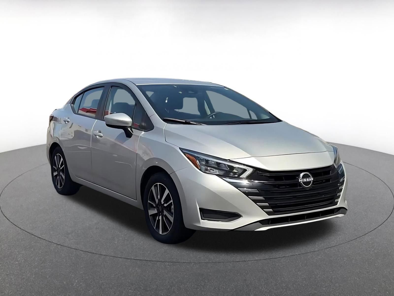 Used 2025 Nissan Versa SV image 3