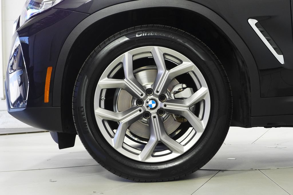 Used 2023 BMW X4 xDrive30i w/ Premium Package AWD/4WD image 5