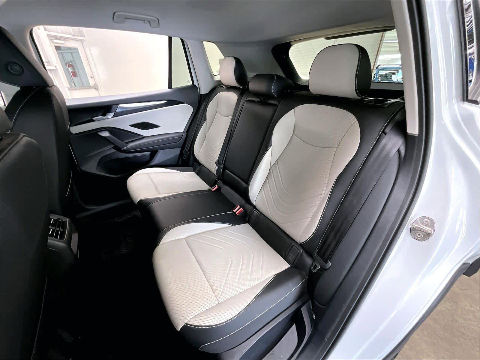 Certified 2025 Volkswagen Tiguan SE FWD image 26