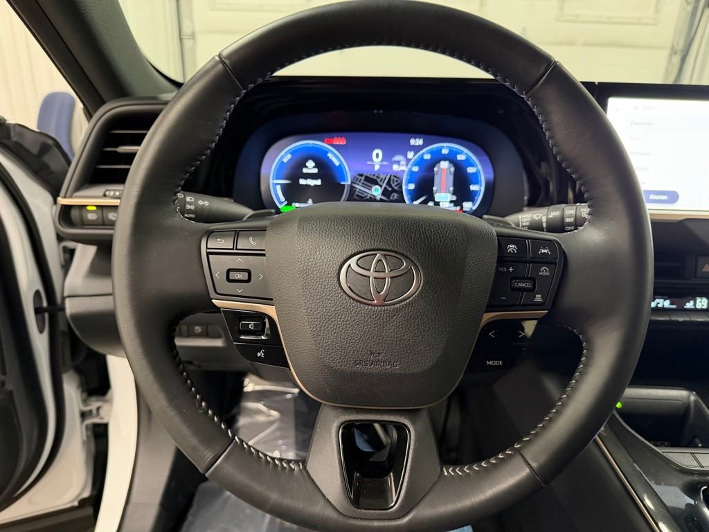 Used 2025 Toyota Crown Signia XLE image 41