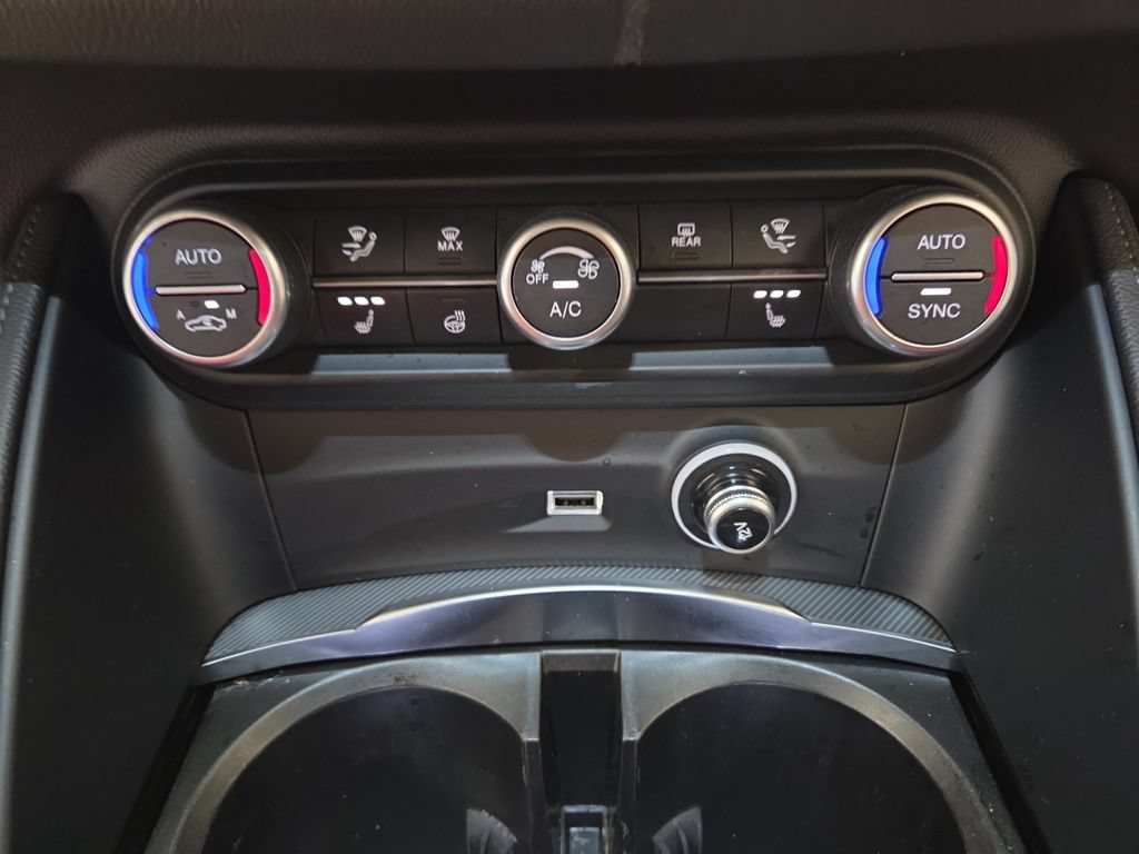 Used 2023 Alfa Romeo Stelvio Veloce AWD/4WD image 22