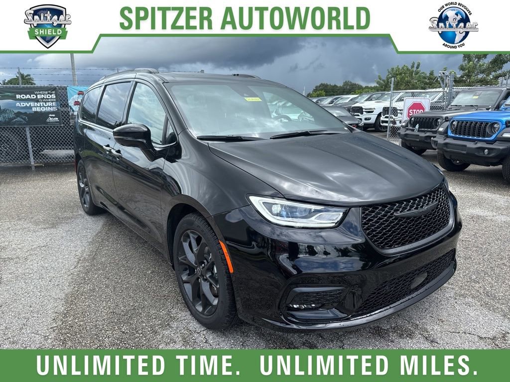 New 2026 Chrysler Pacifica Limited image 3