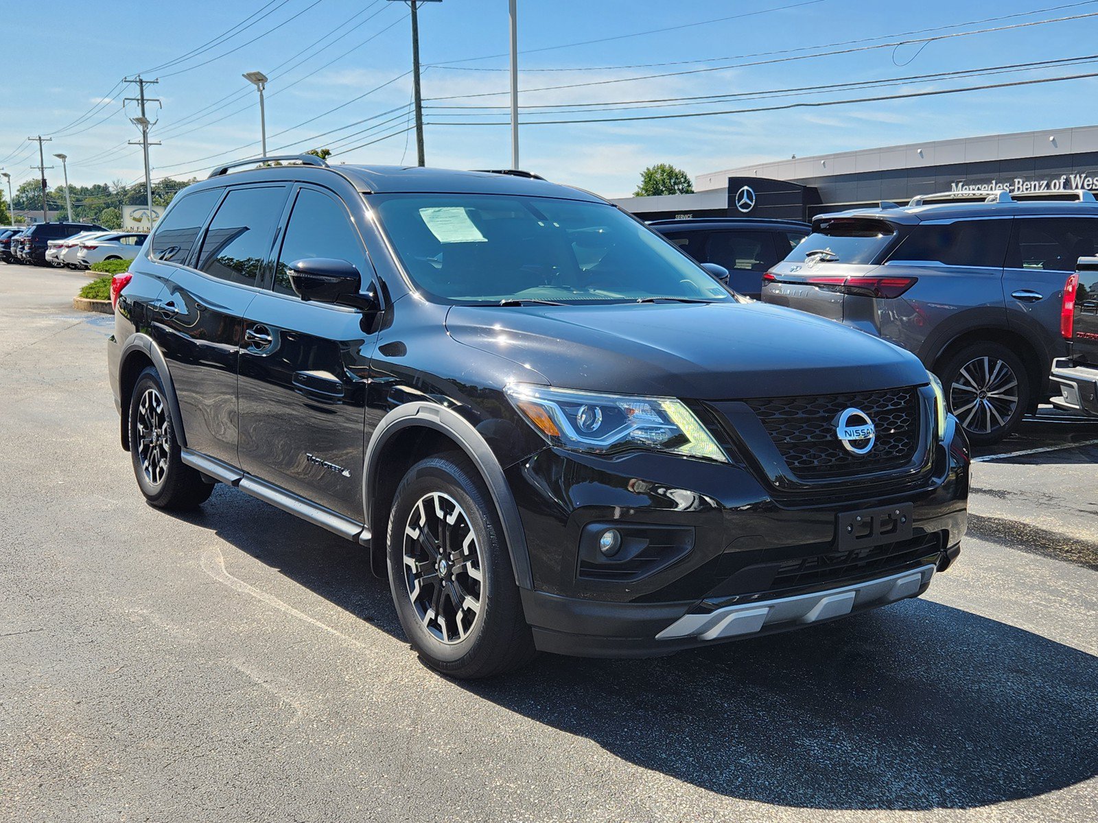 Used 2019 Nissan Pathfinder SL AWD/4WD image 2