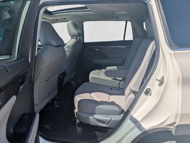 Used 2021 Toyota Highlander Platinum AWD/4WD image 17