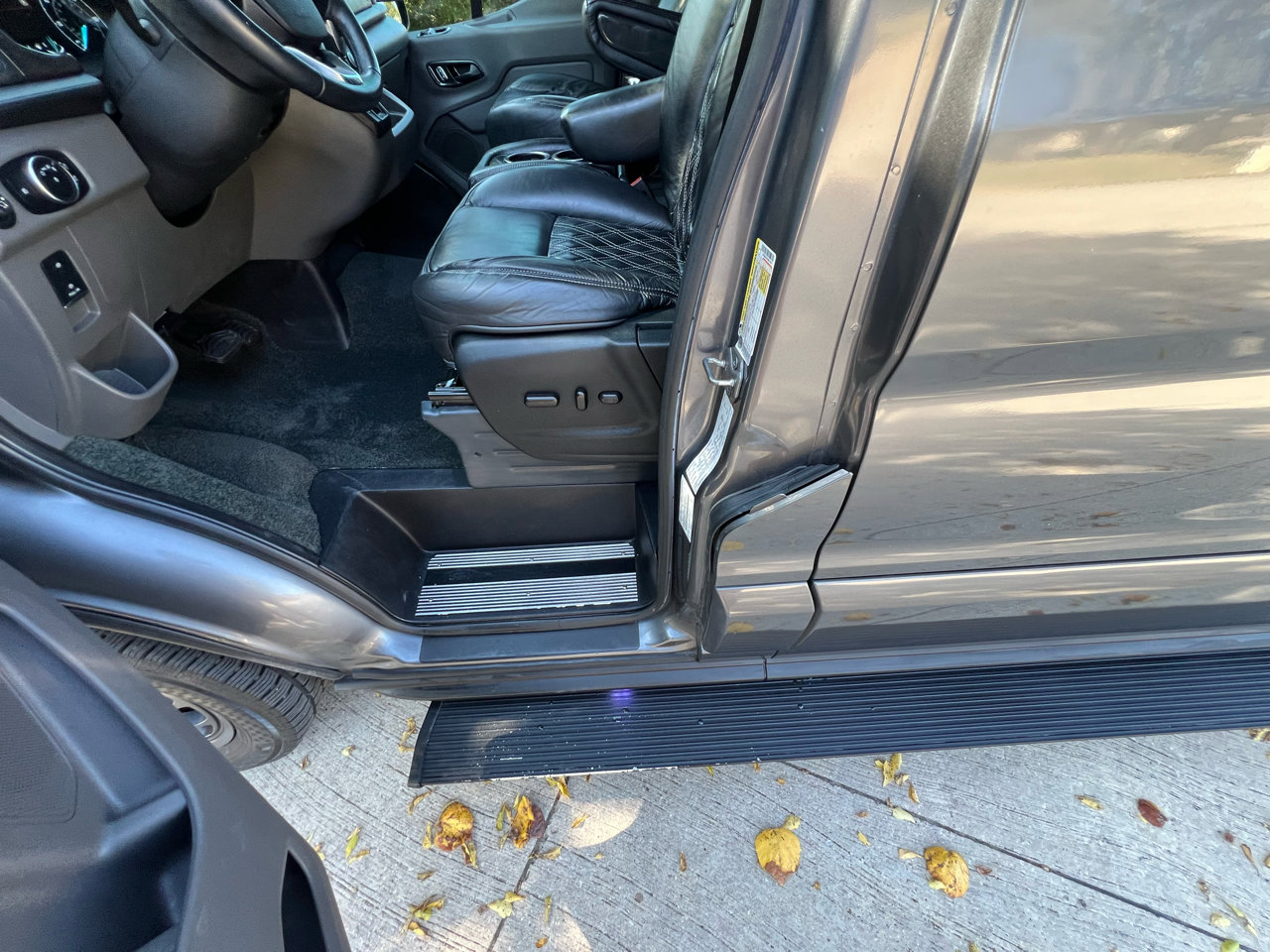 Used 2022 Ford Transit 250 Medium Roof AWD image 23