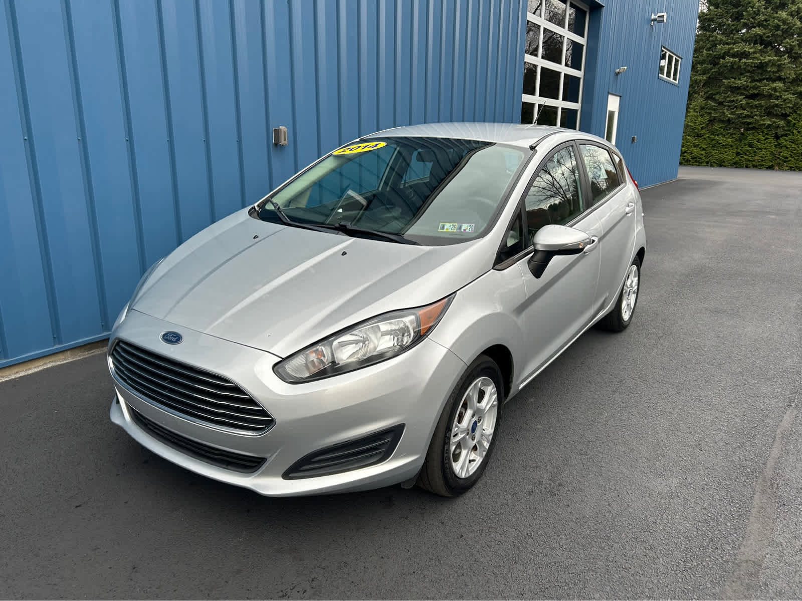 Used 2014 Ford Fiesta SE FWD image 2