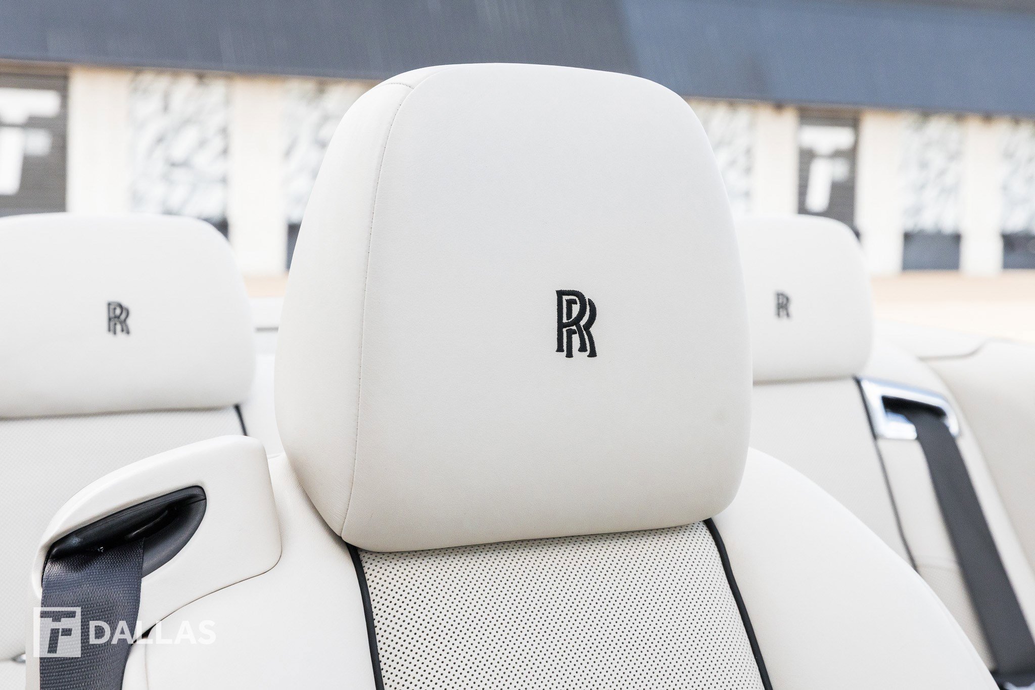 Used 2017 Rolls-Royce Dawn image 37
