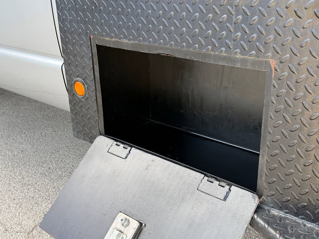 Used 2005 Dodge Ram 3500 Truck SLT image 11