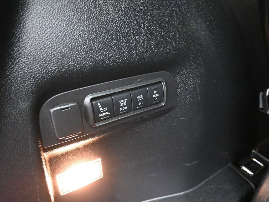 Certified 2018 Ford Explorer Limited w/ Ford Safe & Smart Package image 28