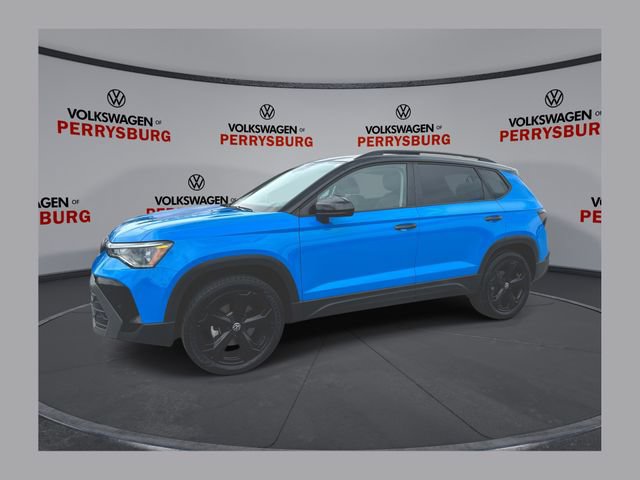 Certified 2025 Volkswagen Taos SE AWD/4WD image 1