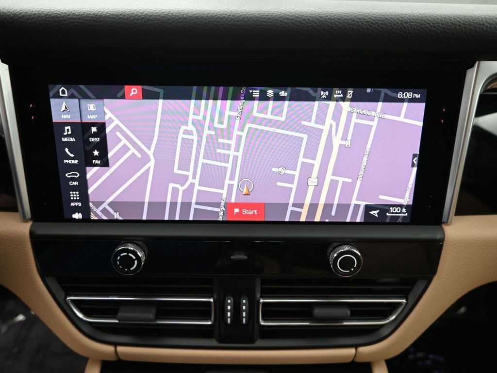 Certified 2023 Porsche Macan AWD/4WD image 21