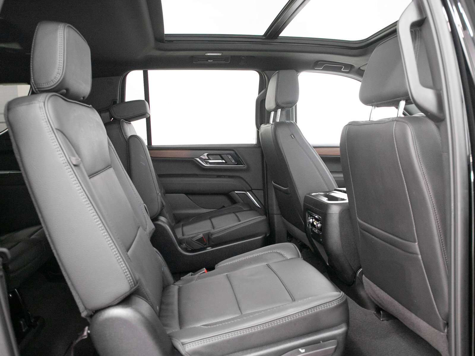 Used 2025 GMC Yukon XL Denali w/ Sun & Power Step Package AWD/4WD image 14