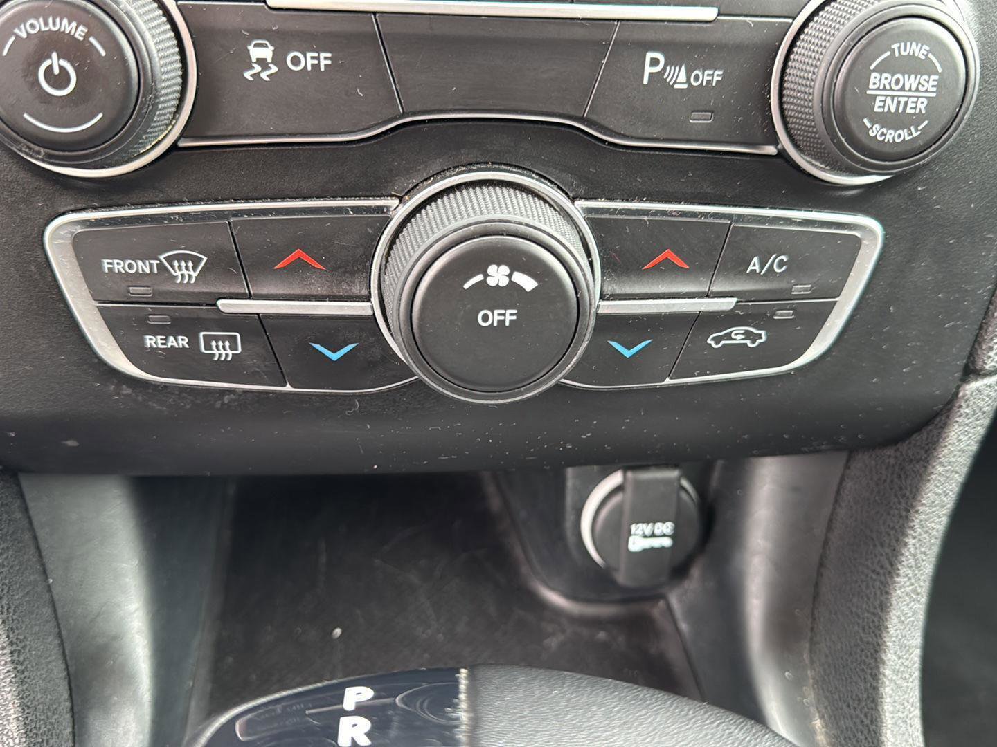 Used 2023 Dodge Charger SXT image 15