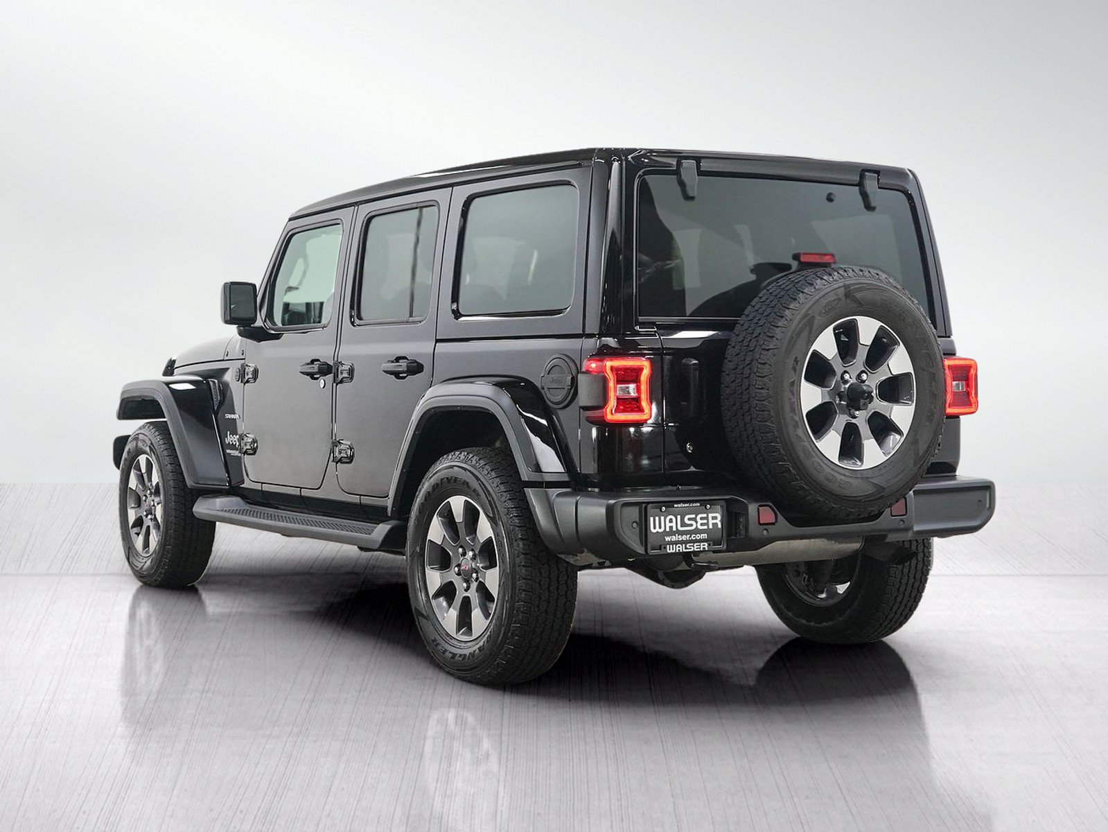 Used 2019 Jeep Wrangler Unlimited Sahara w/ Uconnect 4C Nav & Sound Group AWD/4WD image 3