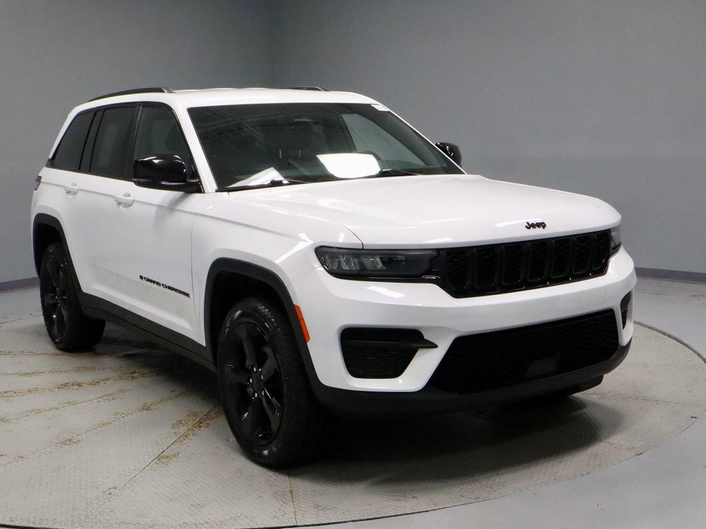 Used 2024 Jeep Grand Cherokee Altitude