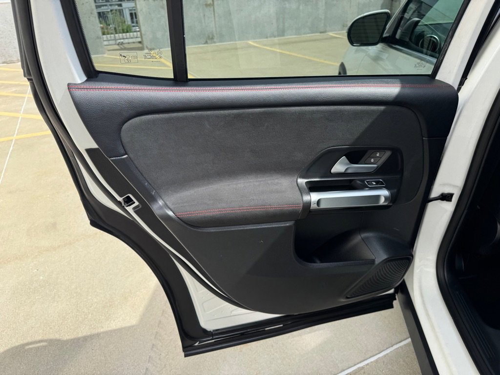 Used 2021 Mercedes-Benz GLB 250 4MATIC image 22