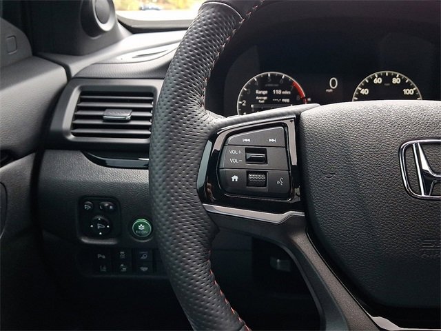 Certified 2025 Honda Ridgeline Black Edition image 22
