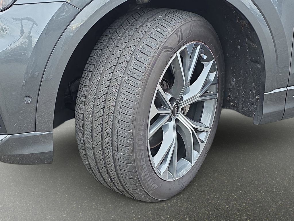 Used 2023 Audi Q8 Premium Plus w/ Premium Plus Package image 37