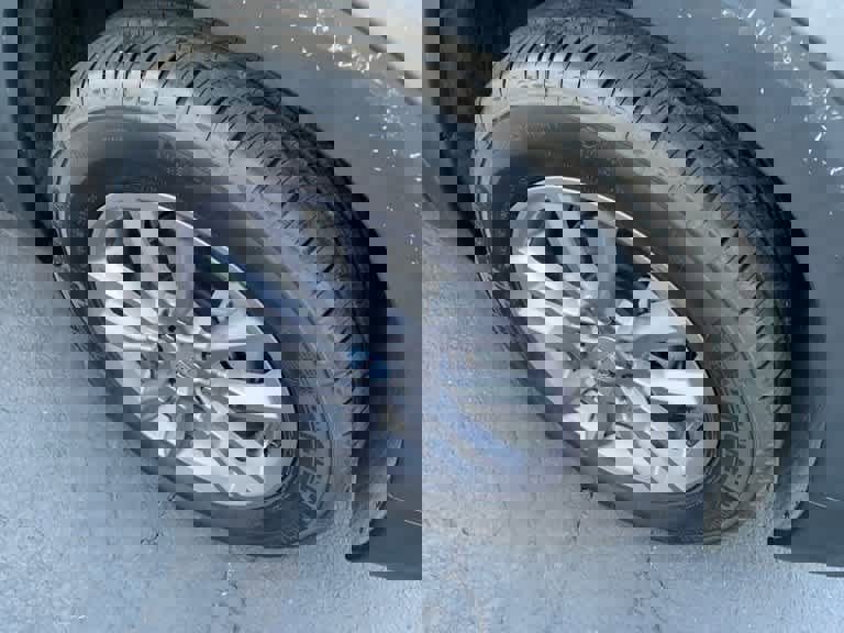 Used 2024 GMC Terrain SLT w/ Infotainment Package II image 10