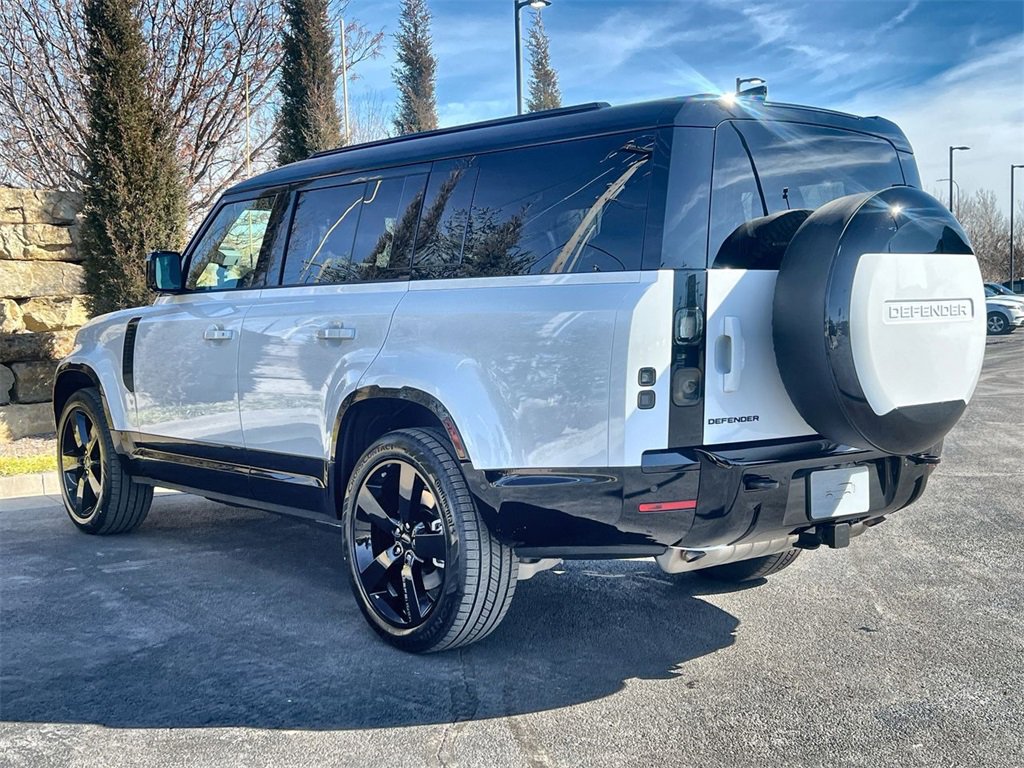 Used 2026 Land Rover Defender 130 X-Dynamic SE image 3